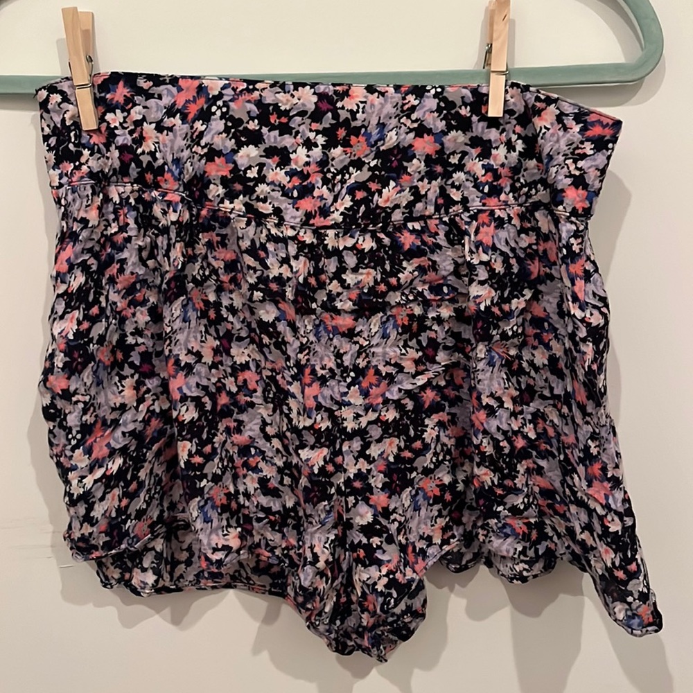 american eagle floral shorts | black, pink, purple | flowy